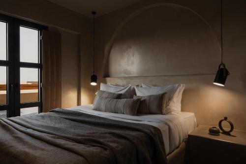 1 queen bed, 1 sofa bed