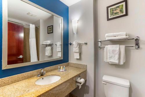 Comfort Suites Atlanta Airport in Forest Park, USA