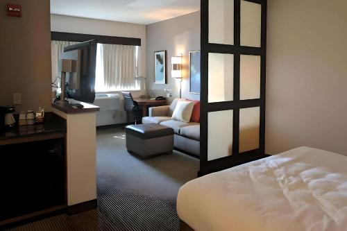 Hyatt Place Milwaukee West - image 4