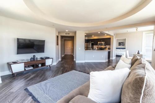 Bright 3BD in SM, 5 min to beach - Pool & Gym in Los Angeles, USA