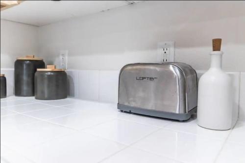 Bright 3BD in SM, 5 min to beach - Pool & Gym in Los Angeles, USA