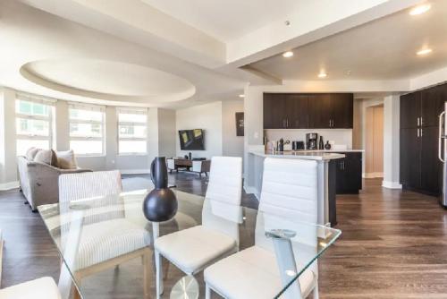 Bright 3BD in SM, 5 min to beach - Pool & Gym in Los Angeles, USA