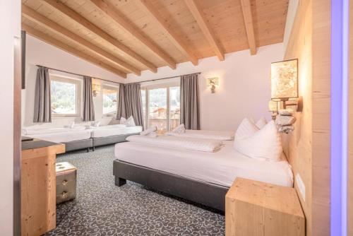 Partyhouse HARAKIRI stay DIFFERENT 60 seconds to MOUNTAINS! Free PARKING! Self CHECK-IN in Mayrhofen
