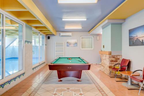 Blue Dolphin Apartment - Private indoor Pool, Jacuzzi, Garden, Spalato (Split) (foto 10)