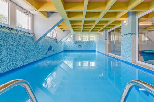 Blue Dolphin Apartment - Private indoor Pool, Jacuzzi, Garden 3