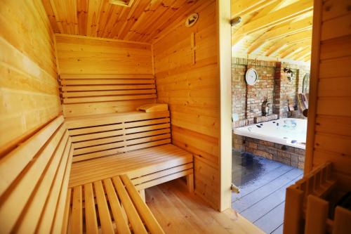 Sauna, Kalvin Restaurant & Pension in Rastislavice