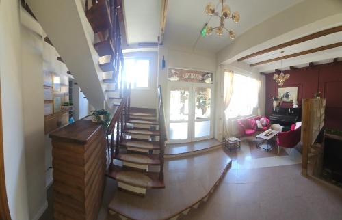 Vestabils, Villa Ileana in Čelau