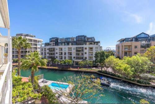 Canal View Two Bedroom Luxury Apartment - 507 - image 9