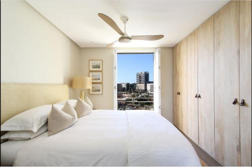 Canal View Two Bedroom Luxury Apartment - 610 - image 2