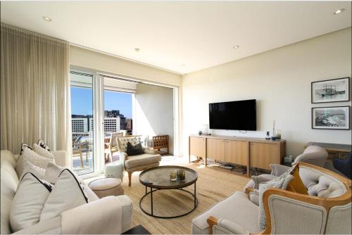 Canal View Two Bedroom Luxury Apartment - 610 - image 5