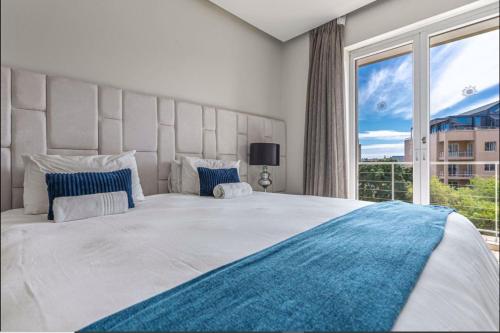 Canal View Two Bedroom Luxury Apartment - 610 - image 6