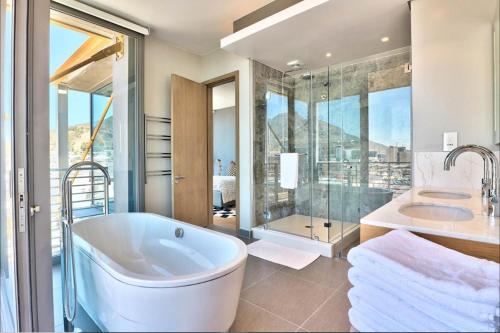 Executive Yacht View Two Bedroom Apartment - 409 - main image