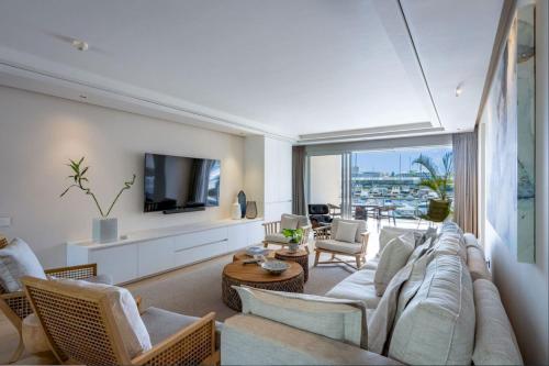 Executive Yacht View Two Bedroom Apartment - 409 - image 9