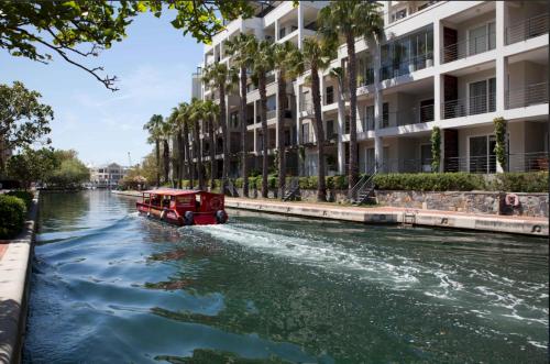 Executive Yacht View One Bedroom Marina Apartment - 309 - image 9