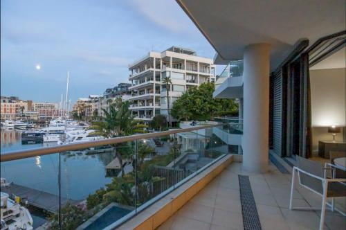 Executive Yacht View One Bedroom Marina Apartment - 509 - image 2