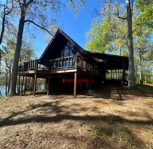 Cabin Nestled on Skiers Cove South Toledo Bend Lake 3 bedroom-5 beds in Wiergate