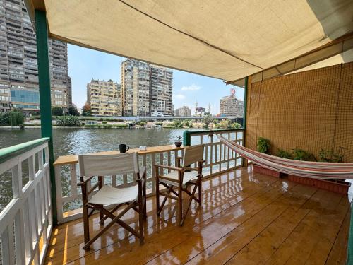 Houseboat65 - Historic home on the Nile - Central Cairo