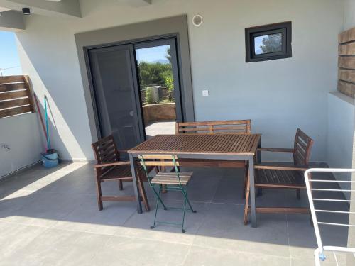 Sunshine Pool Apartment - image 10