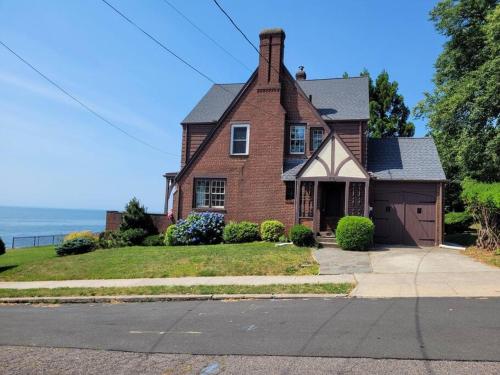 On the Water Spacious Comfortable Historic House in West Haven (Connecticut)