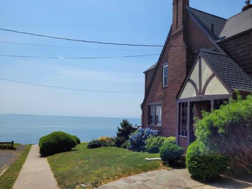 On the Water Spacious Comfortable Historic House in West Haven (Connecticut)