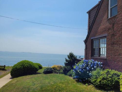 On the Water Spacious Comfortable Historic House in West Haven (Connecticut)