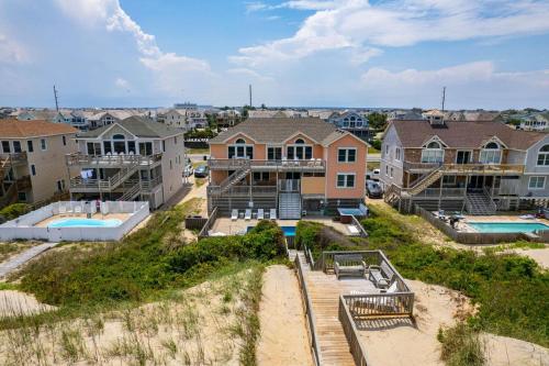 Seven-Bedroom Holiday Home room in NH348 Barefootin'