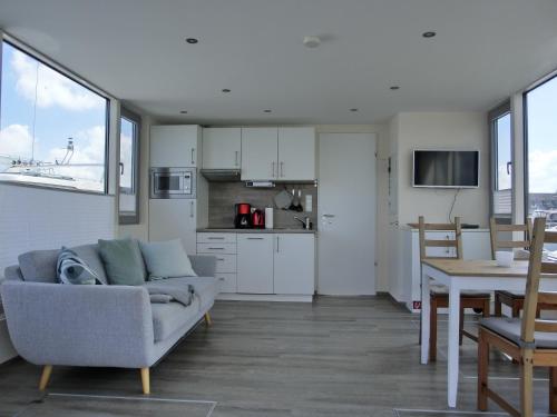 HB - Hausboot Floating 30 "Paula"