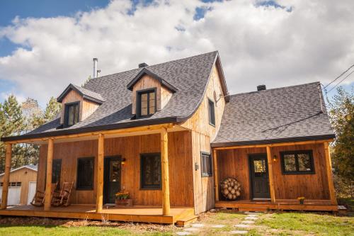 Au Chic Chalet des Chutes Chic Chalet in Lac-Rocher (QC)