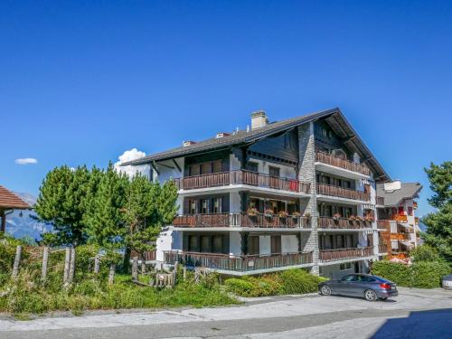 Apartment Mont-Soleil 2 by Interhome in Нанда