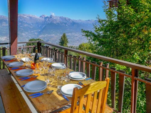 Apartment Mont-Soleil 2 by Interhome in Нанда