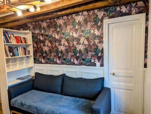 Opera Louvre Holiday Apartment - image 11