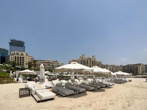 LUXE Studio at Seven Palm with Infinity Pool - image 11