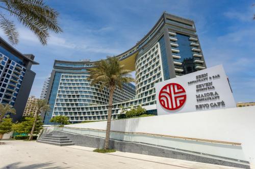 LUXE Studio at Seven Palm with Infinity Pool, Dubai (photo 8)