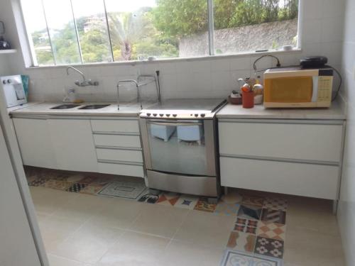 주방, Casa com vista panoramica da Praia da Ferradura in 페라두라 비치
