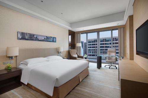 573930723 Crowne Plaza Guangzhou Huadu by IHG - Free Shuttle bus between hotel to Exhibition Center During Canton Fair