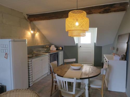 ห้องครัว, Appartement des hirondelles , au pied du château (Appartement des hirondelles , au pied du chateau) in ชินง ซิตี้ เซ็นเตอร์