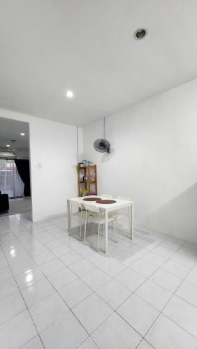 AZ homestay KLIA near Mitsui Outlet Park Klia Sepang