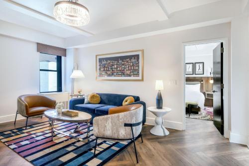 One-Bedroom King Suite image 2