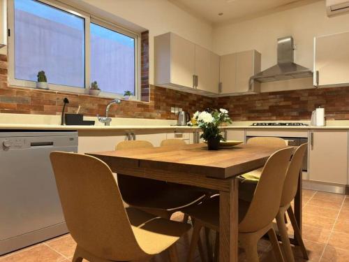 فيلا أنيقة دور أرضي بمدخل خاص وفناء خارجي (فيلا أنيقة دور أرضي بمدخل خاص وفناء خارجي) in السفارات