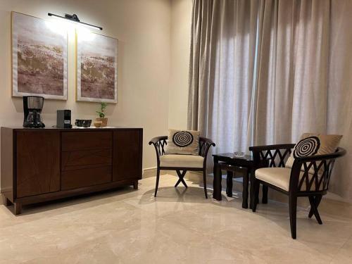 فيلا أنيقة دور أرضي بمدخل خاص وفناء خارجي (فيلا أنيقة دور أرضي بمدخل خاص وفناء خارجي) in As Safarat