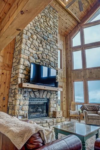 122 Oz Cir by Carolina Stays in Beech Mountain, USA