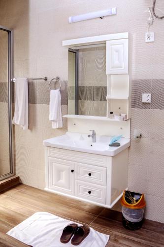 Gulberg Suites - image 5