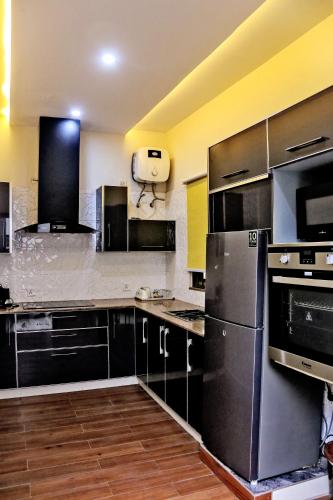 Gulberg Suites - image 7