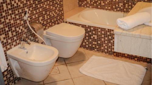 room detail thumbnail 2