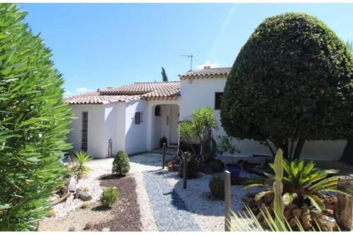 Kert, Villa Romaquenti, Trans en Provence 137m2, 5 lits double, 10 personnes, piscine, terrain petanque, j in Draguignan