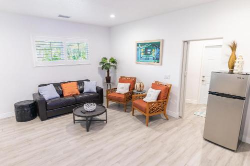 Pineapple Beach House - 10 min to Jensen beach in Jensen Beach, USA