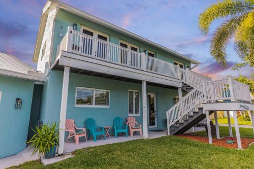 Pineapple Beach House - 10 min to Jensen beach in Jensen Beach, USA