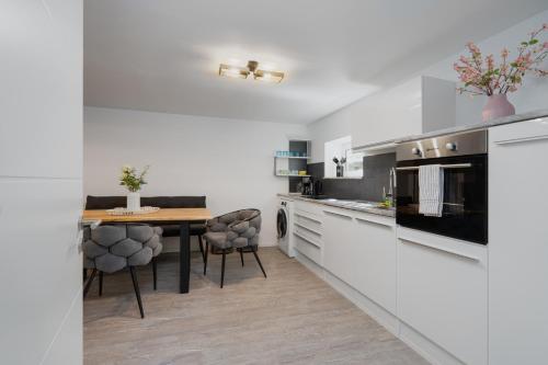 Nahe Kiel, 4 Betten, 2 Schlafzimmer Parkplatz, Terrasse, 3km zum Strand in Osdorf