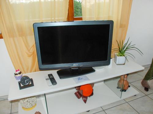 Apartment Lakeview La Marea by Interhome in Piazzogna