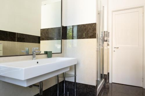 Beethoven Luxury Apartment - image 4